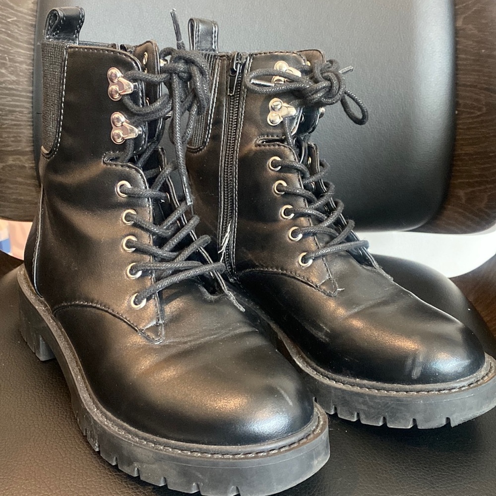Steve Madden new-ish combat boot